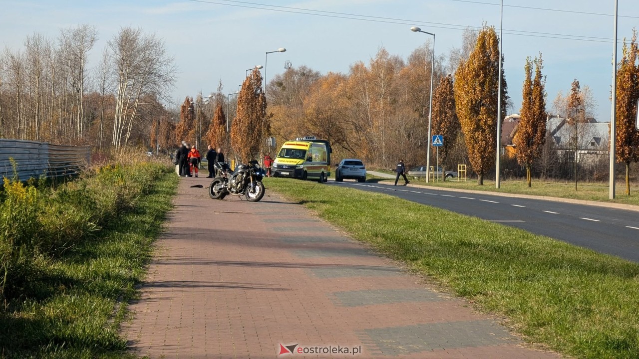 Wypadek na Alei Jana Pawła II w Ostrołęce [06.11.2025] - zdjęcie #17 - eOstroleka.pl
