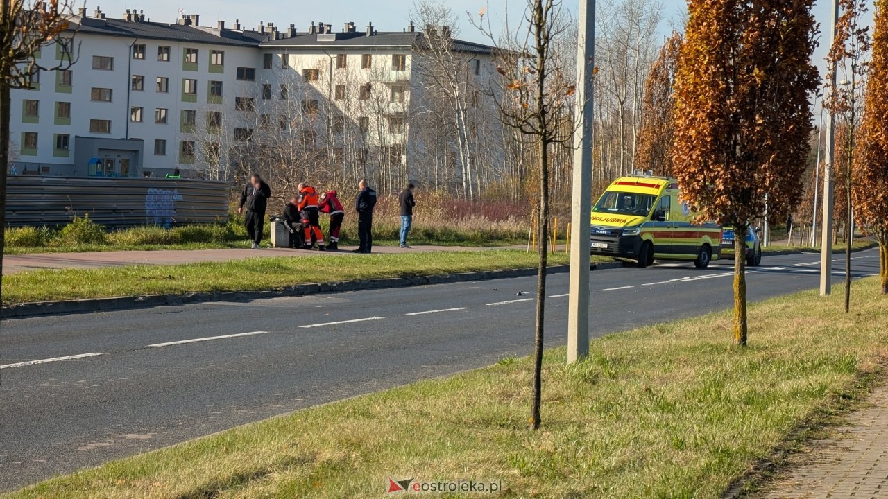 Wypadek na Alei Jana Pawła II w Ostrołęce [06.11.2025] - zdjęcie #16 - eOstroleka.pl