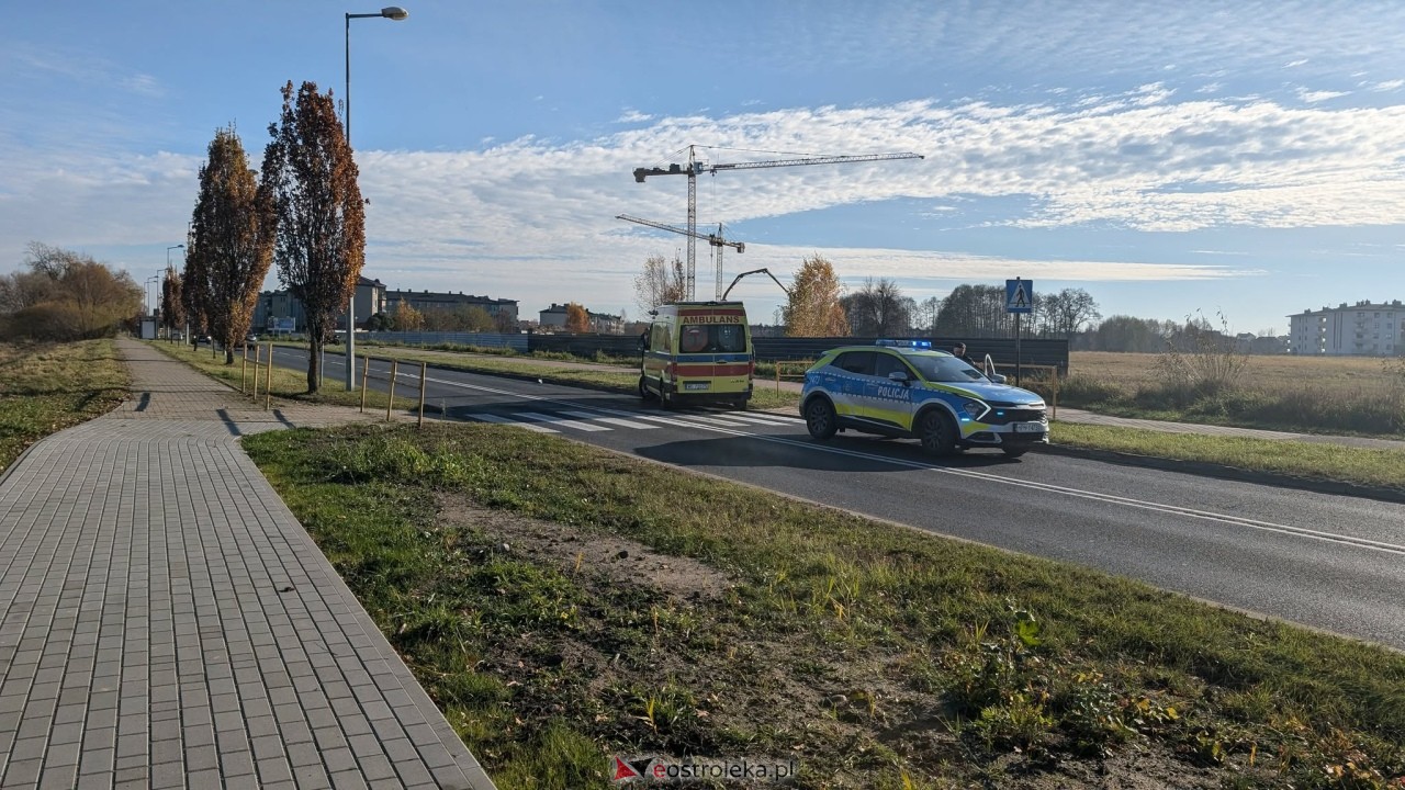 Wypadek na Alei Jana Pawła II w Ostrołęce [06.11.2025] - zdjęcie #15 - eOstroleka.pl
