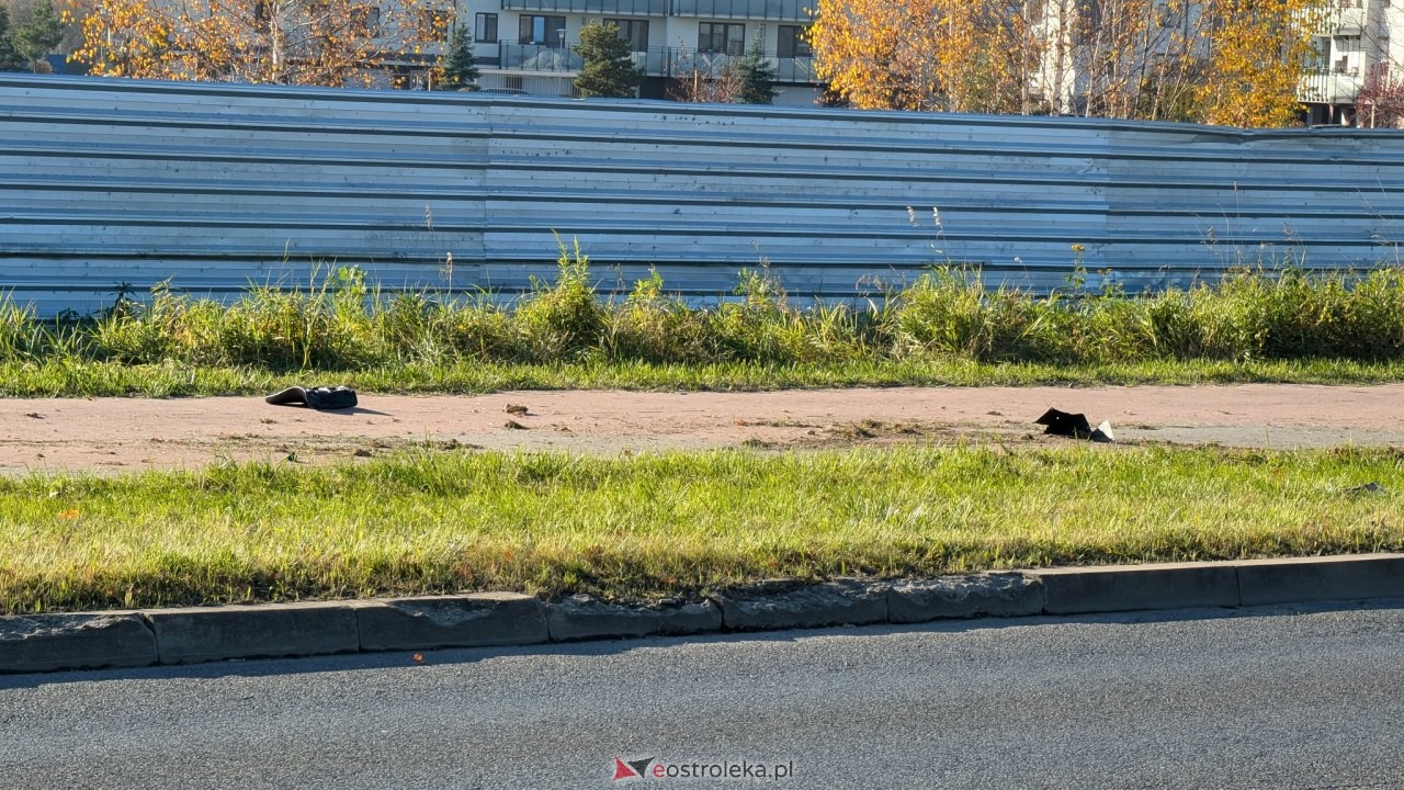Wypadek na Alei Jana Pawła II w Ostrołęce [06.11.2025] - zdjęcie #13 - eOstroleka.pl