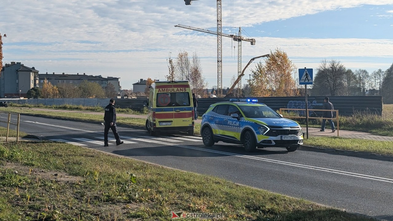 Wypadek na Alei Jana Pawła II w Ostrołęce [06.11.2025] - zdjęcie #2 - eOstroleka.pl