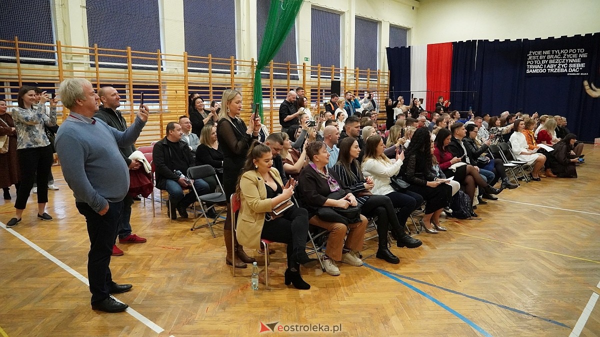 Pasowanie na ucznia  w Szkole Podstawowej nr 6 im. Orła Białego w Ostrołęce [07.11.2025] - zdjęcie #159 - eOstroleka.pl