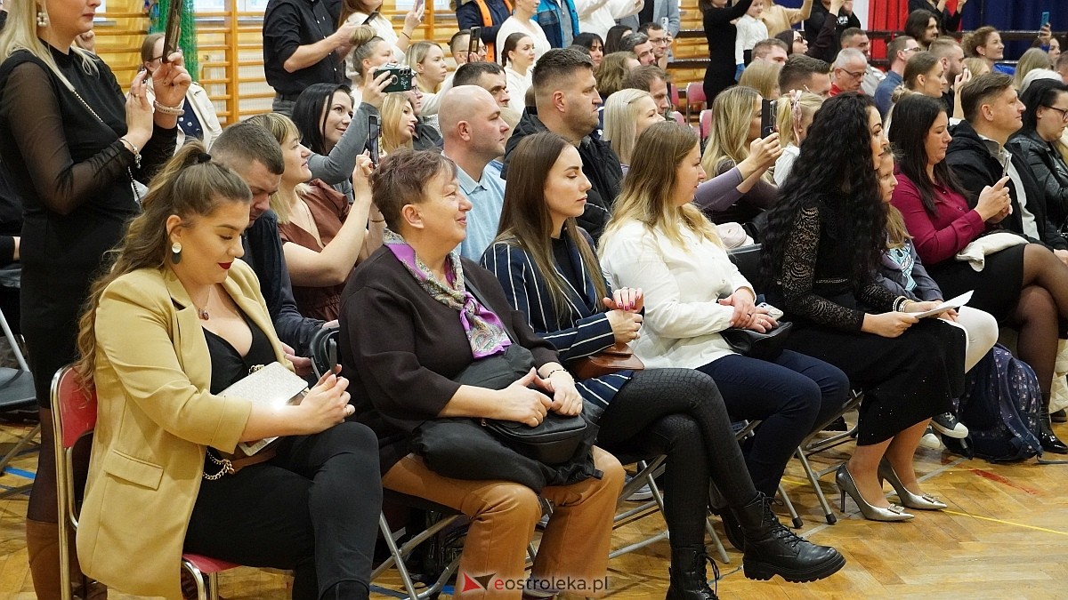 Pasowanie na ucznia  w Szkole Podstawowej nr 6 im. Orła Białego w Ostrołęce [07.11.2025] - zdjęcie #158 - eOstroleka.pl