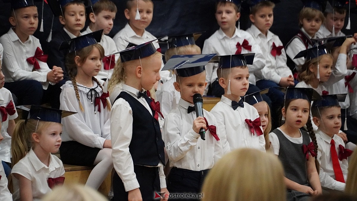 Pasowanie na ucznia  w Szkole Podstawowej nr 6 im. Orła Białego w Ostrołęce [07.11.2025] - zdjęcie #150 - eOstroleka.pl