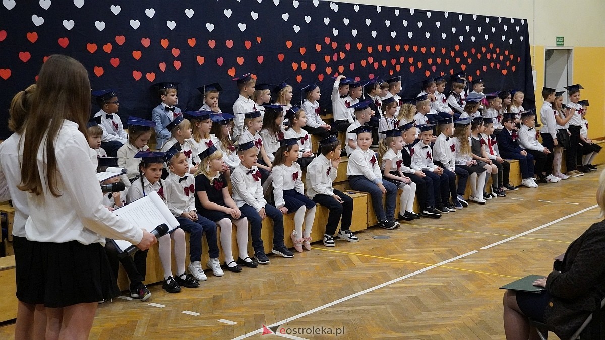 Pasowanie na ucznia  w Szkole Podstawowej nr 6 im. Orła Białego w Ostrołęce [07.11.2025] - zdjęcie #144 - eOstroleka.pl