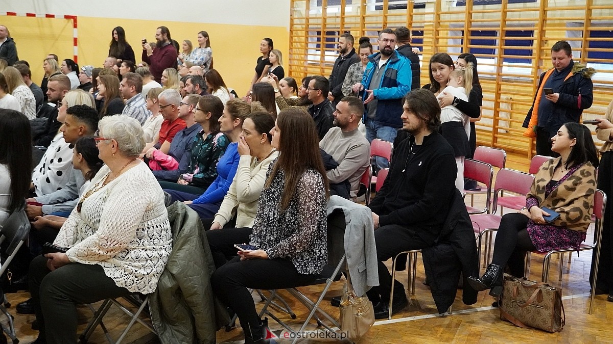 Pasowanie na ucznia  w Szkole Podstawowej nr 6 im. Orła Białego w Ostrołęce [07.11.2025] - zdjęcie #142 - eOstroleka.pl
