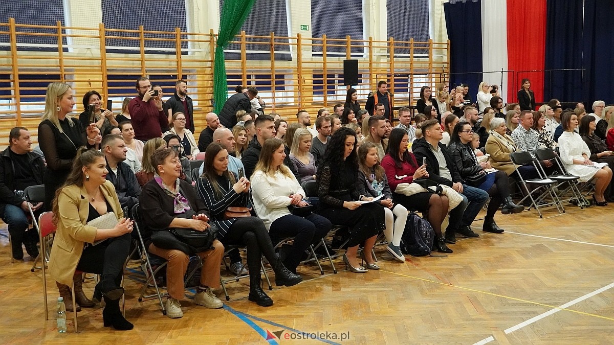 Pasowanie na ucznia  w Szkole Podstawowej nr 6 im. Orła Białego w Ostrołęce [07.11.2025] - zdjęcie #102 - eOstroleka.pl
