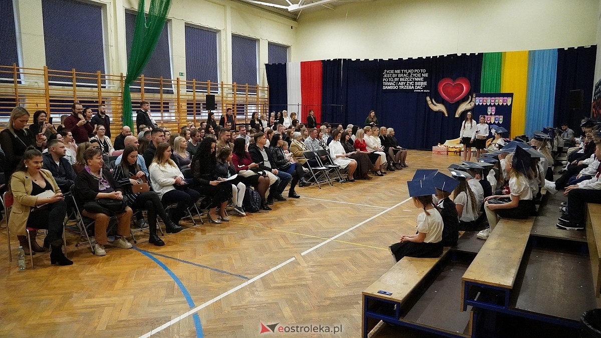 Pasowanie na ucznia  w Szkole Podstawowej nr 6 im. Orła Białego w Ostrołęce [07.11.2025] - zdjęcie #98 - eOstroleka.pl