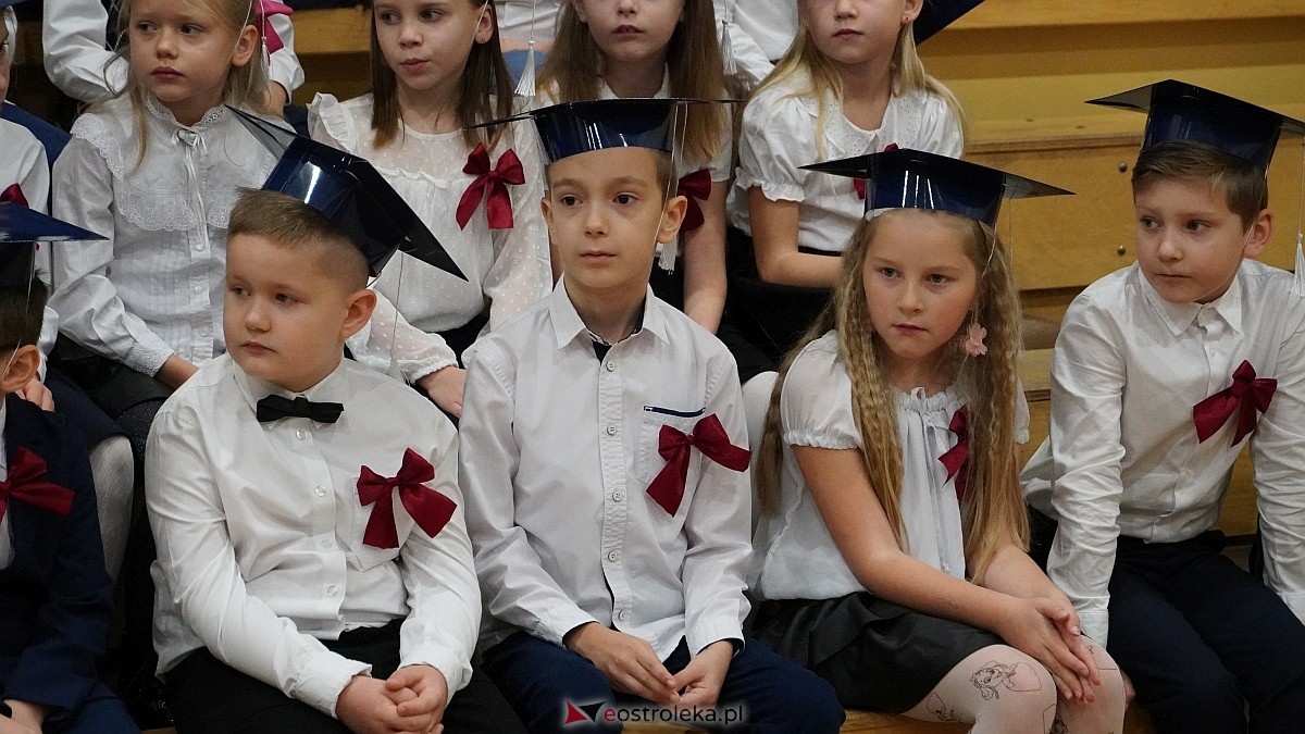 Pasowanie na ucznia  w Szkole Podstawowej nr 6 im. Orła Białego w Ostrołęce [07.11.2025] - zdjęcie #54 - eOstroleka.pl