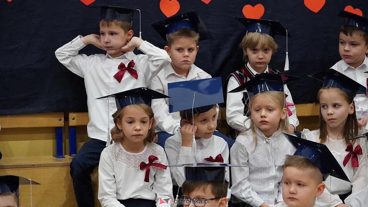 Pasowanie na ucznia  w Szkole Podstawowej nr 6 im. Orła Białego w Ostrołęce [07.11.2025] - zdjęcie #50 - eOstroleka.pl