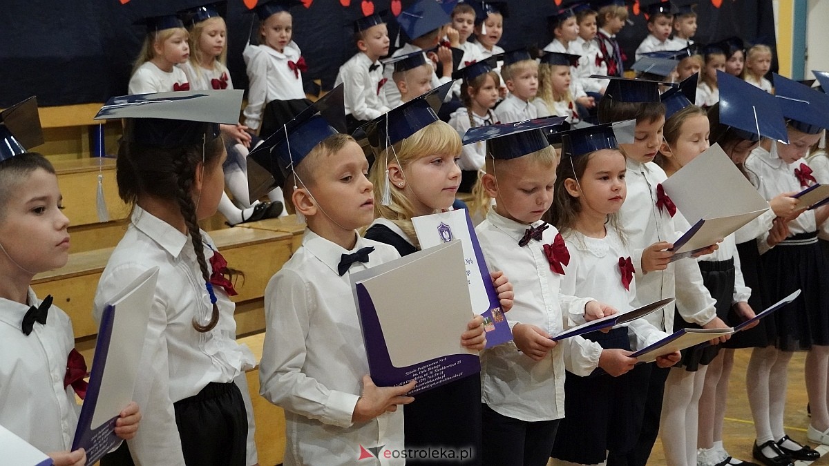 Pasowanie na ucznia  w Szkole Podstawowej nr 6 im. Orła Białego w Ostrołęce [07.11.2025] - zdjęcie #24 - eOstroleka.pl