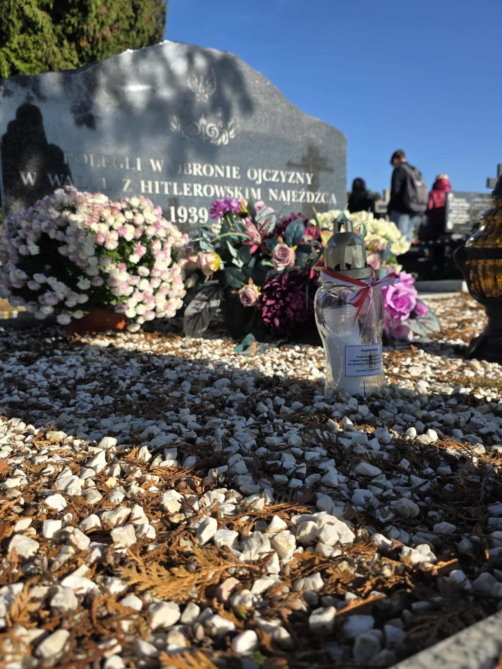 Akcja Płomień Pamięci w SP 4 [07.11.2025] - zdjęcie #4 - eOstroleka.pl