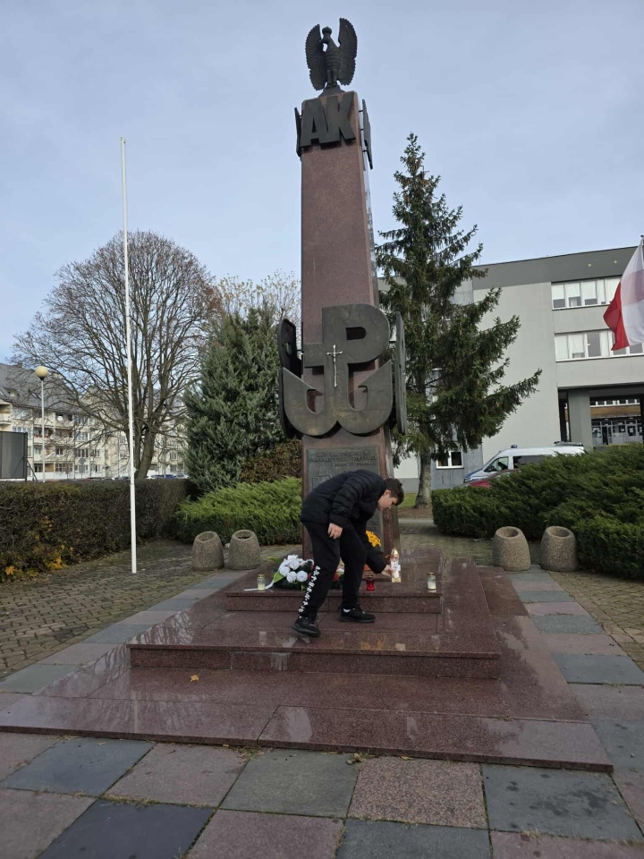 Akcja Płomień Pamięci w SP 4 [07.11.2025] - zdjęcie #3 - eOstroleka.pl