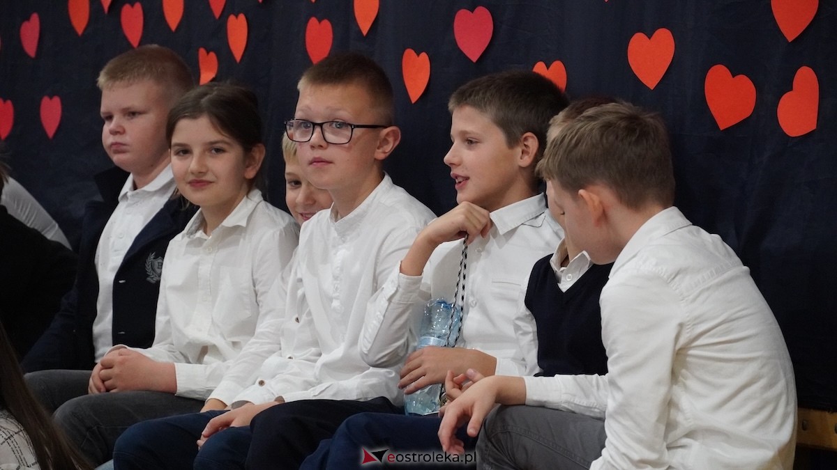 Uroczysty Dzień Patrona w SP nr 6. Święto Orła Białego i... wielka niespodzianka dla uczniów! [7.11.2025] - zdjęcie #167 - eOstroleka.pl
