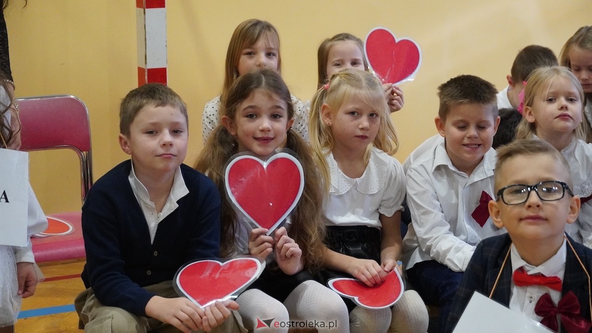 Uroczysty Dzień Patrona w SP nr 6. Święto Orła Białego i... wielka niespodzianka dla uczniów! [7.11.2025] - zdjęcie #162 - eOstroleka.pl