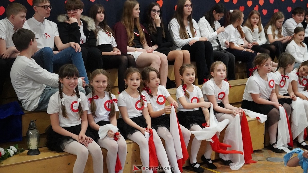 Uroczysty Dzień Patrona w SP nr 6. Święto Orła Białego i... wielka niespodzianka dla uczniów! [7.11.2025] - zdjęcie #154 - eOstroleka.pl
