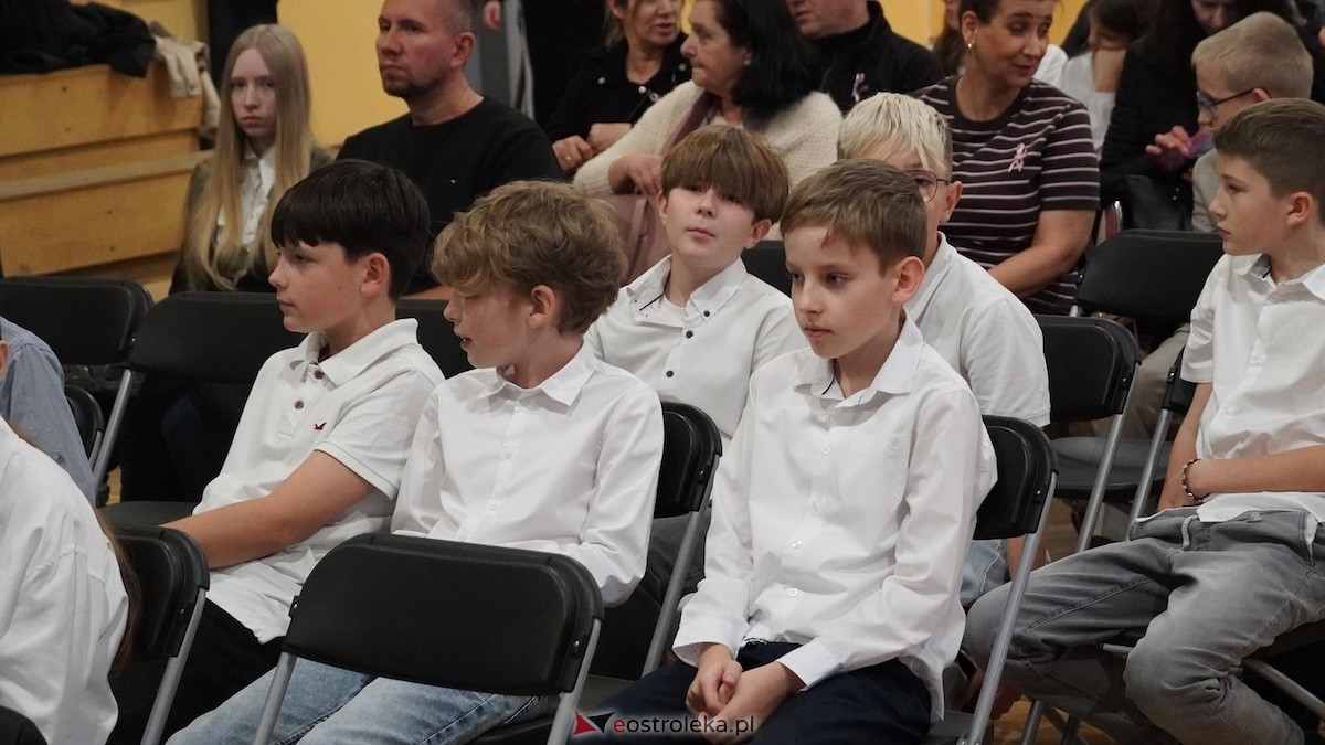 Uroczysty Dzień Patrona w SP nr 6. Święto Orła Białego i... wielka niespodzianka dla uczniów! [7.11.2025] - zdjęcie #151 - eOstroleka.pl