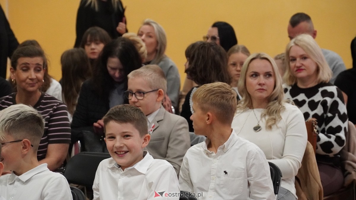 Uroczysty Dzień Patrona w SP nr 6. Święto Orła Białego i... wielka niespodzianka dla uczniów! [7.11.2025] - zdjęcie #150 - eOstroleka.pl