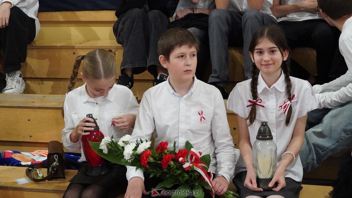Uroczysty Dzień Patrona w SP nr 6. Święto Orła Białego i... wielka niespodzianka dla uczniów! [7.11.2025] - zdjęcie #142 - eOstroleka.pl