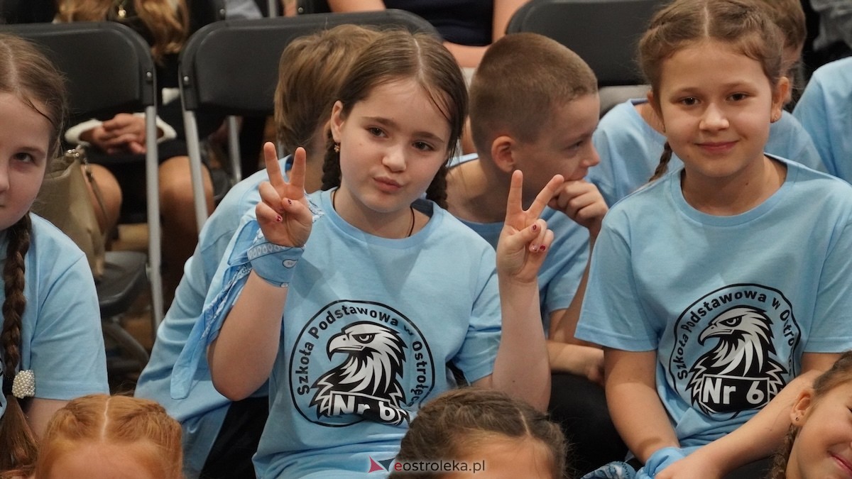 Uroczysty Dzień Patrona w SP nr 6. Święto Orła Białego i... wielka niespodzianka dla uczniów! [7.11.2025] - zdjęcie #135 - eOstroleka.pl