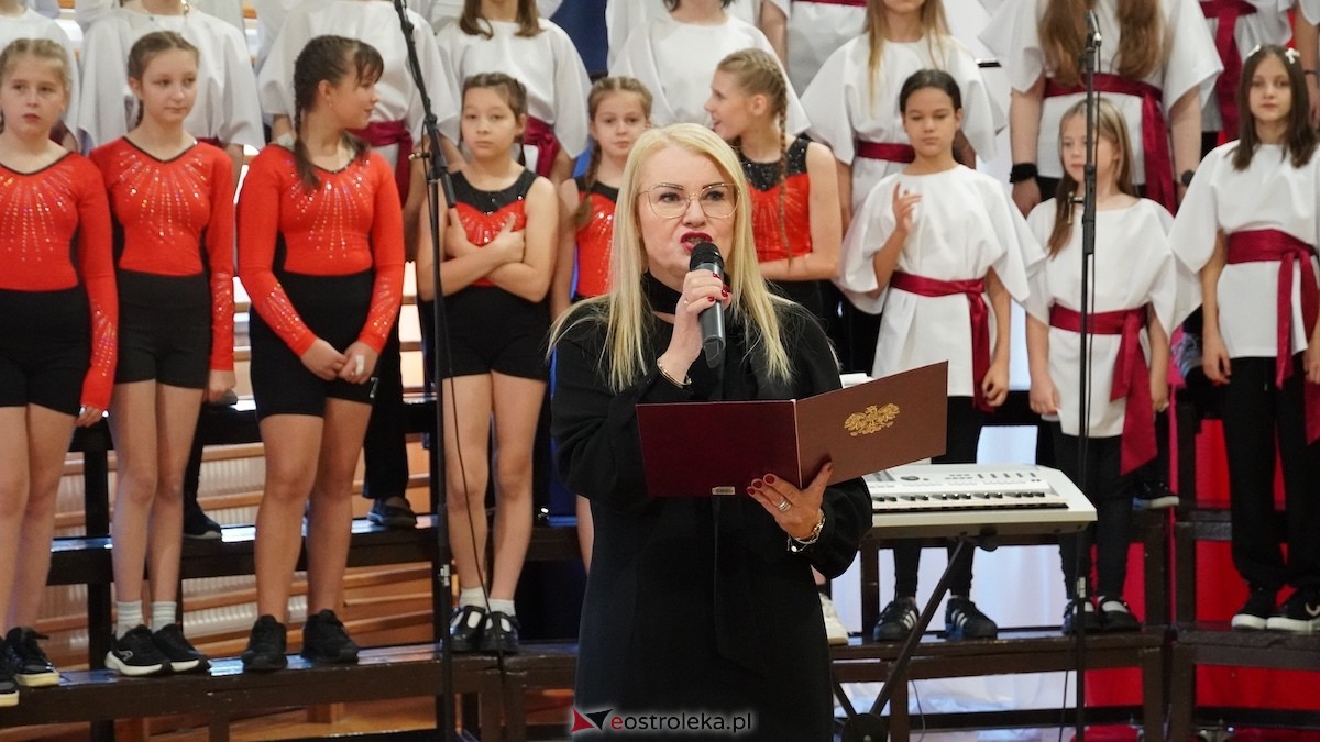 Uroczysty Dzień Patrona w SP nr 6. Święto Orła Białego i... wielka niespodzianka dla uczniów! [7.11.2025] - zdjęcie #131 - eOstroleka.pl