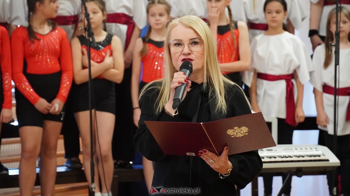 Uroczysty Dzień Patrona w SP nr 6. Święto Orła Białego i... wielka niespodzianka dla uczniów! [7.11.2025] - zdjęcie #130 - eOstroleka.pl