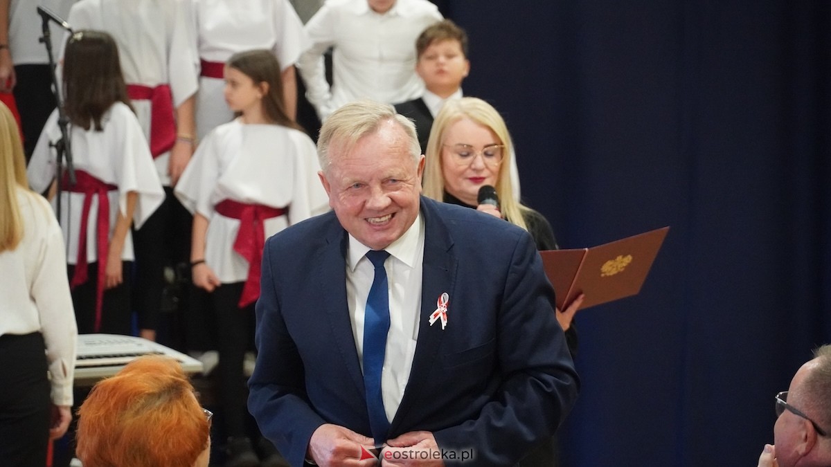 Uroczysty Dzień Patrona w SP nr 6. Święto Orła Białego i... wielka niespodzianka dla uczniów! [7.11.2025] - zdjęcie #128 - eOstroleka.pl