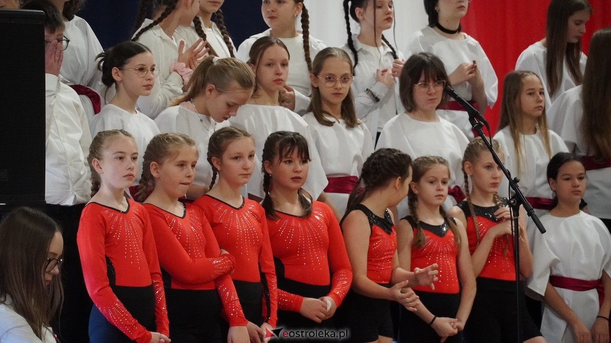 Uroczysty Dzień Patrona w SP nr 6. Święto Orła Białego i... wielka niespodzianka dla uczniów! [7.11.2025] - zdjęcie #125 - eOstroleka.pl
