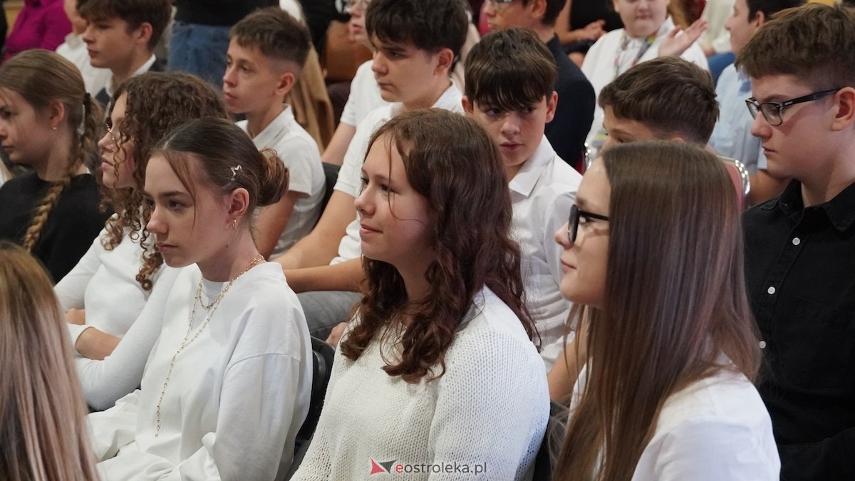 Uroczysty Dzień Patrona w SP nr 6. Święto Orła Białego i... wielka niespodzianka dla uczniów! [7.11.2025] - zdjęcie #122 - eOstroleka.pl