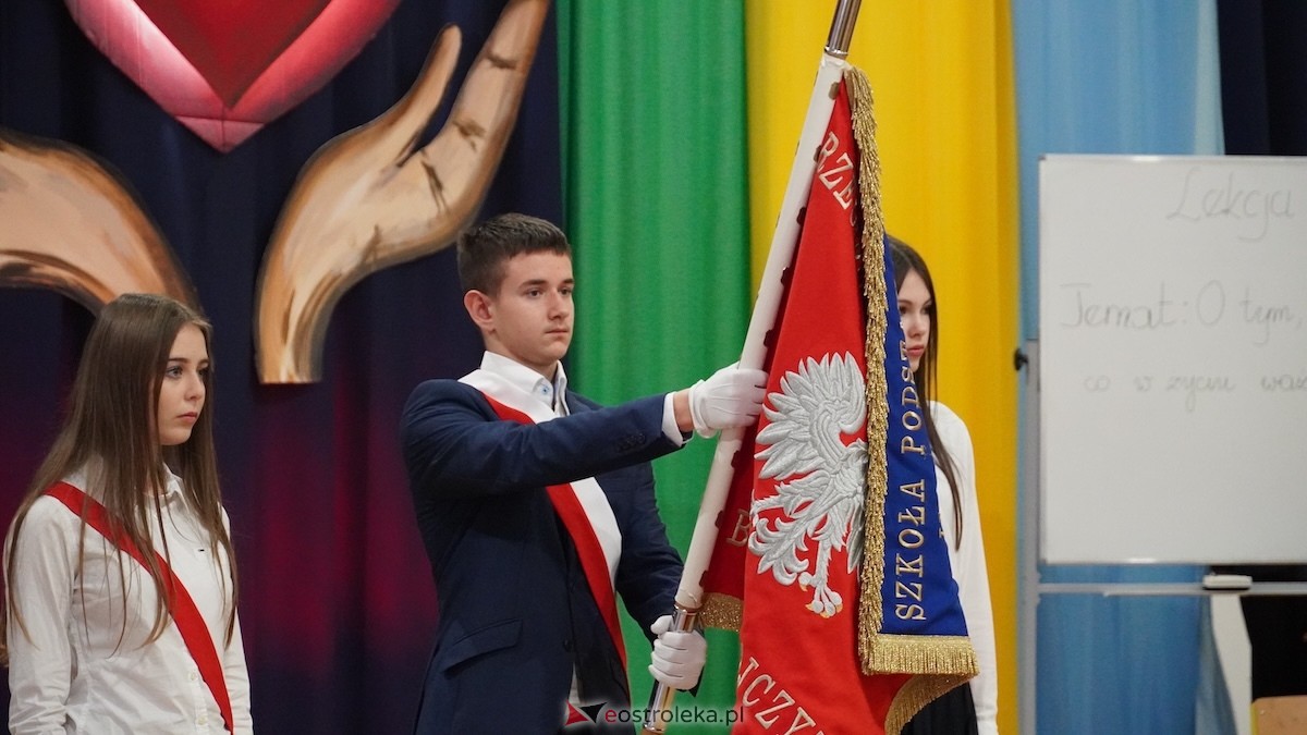 Uroczysty Dzień Patrona w SP nr 6. Święto Orła Białego i... wielka niespodzianka dla uczniów! [7.11.2025] - zdjęcie #116 - eOstroleka.pl
