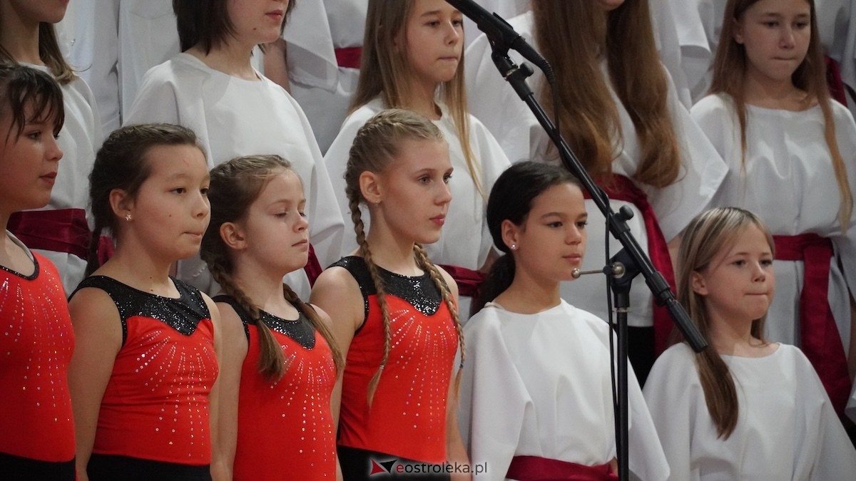 Uroczysty Dzień Patrona w SP nr 6. Święto Orła Białego i... wielka niespodzianka dla uczniów! [7.11.2025] - zdjęcie #115 - eOstroleka.pl