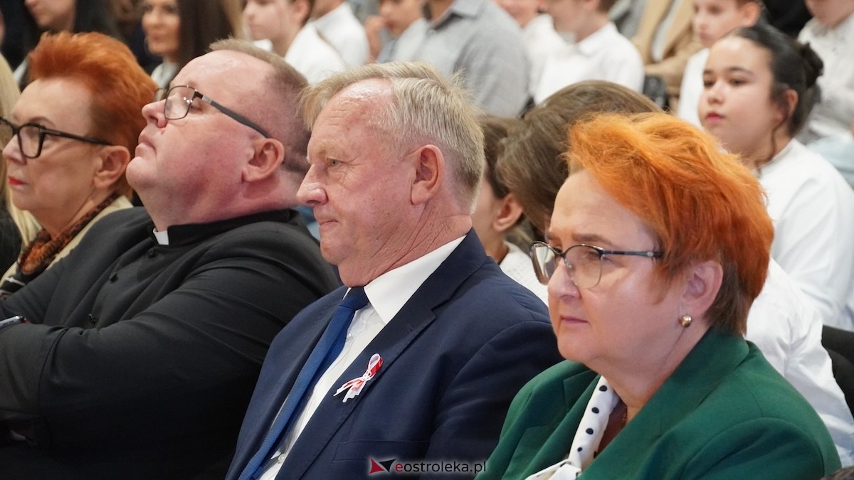 Uroczysty Dzień Patrona w SP nr 6. Święto Orła Białego i... wielka niespodzianka dla uczniów! [7.11.2025] - zdjęcie #107 - eOstroleka.pl