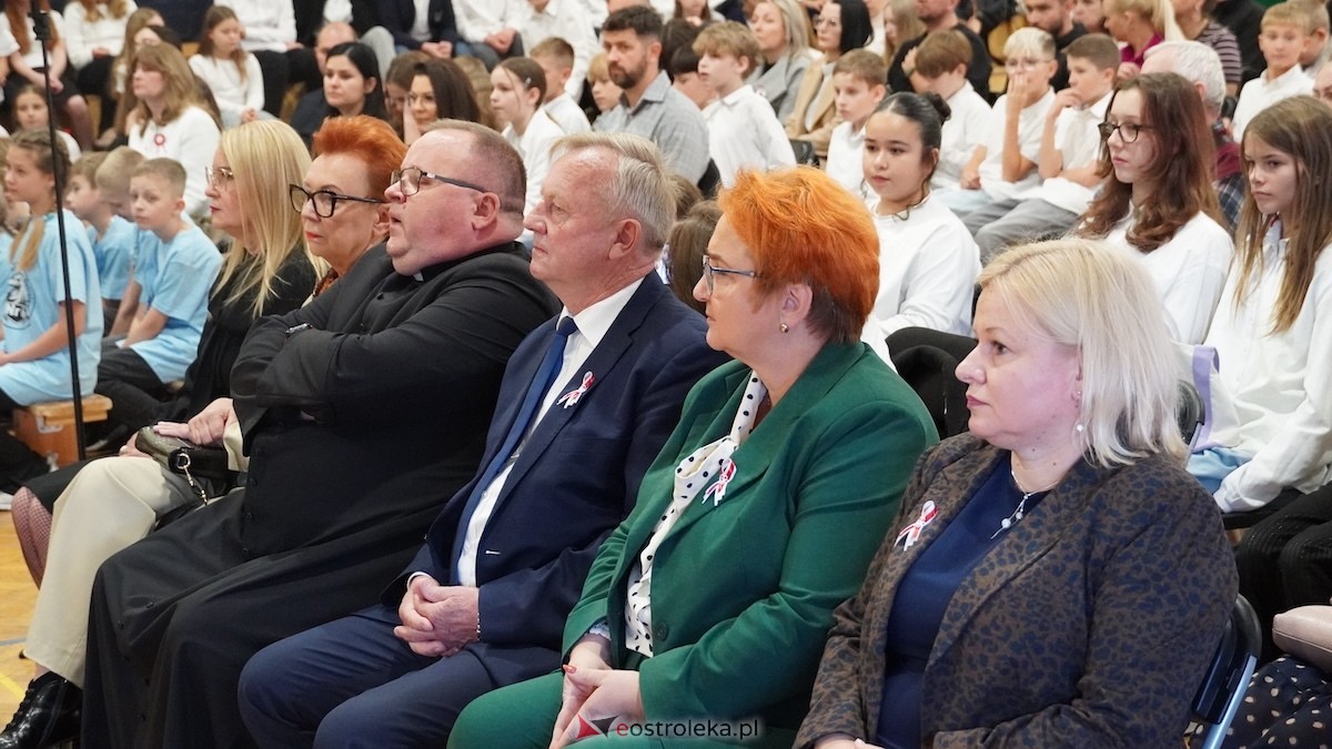 Uroczysty Dzień Patrona w SP nr 6. Święto Orła Białego i... wielka niespodzianka dla uczniów! [7.11.2025] - zdjęcie #106 - eOstroleka.pl