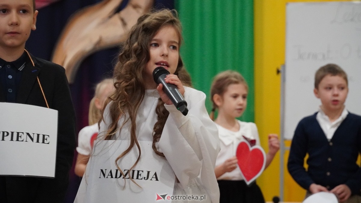 Uroczysty Dzień Patrona w SP nr 6. Święto Orła Białego i... wielka niespodzianka dla uczniów! [7.11.2025] - zdjęcie #74 - eOstroleka.pl