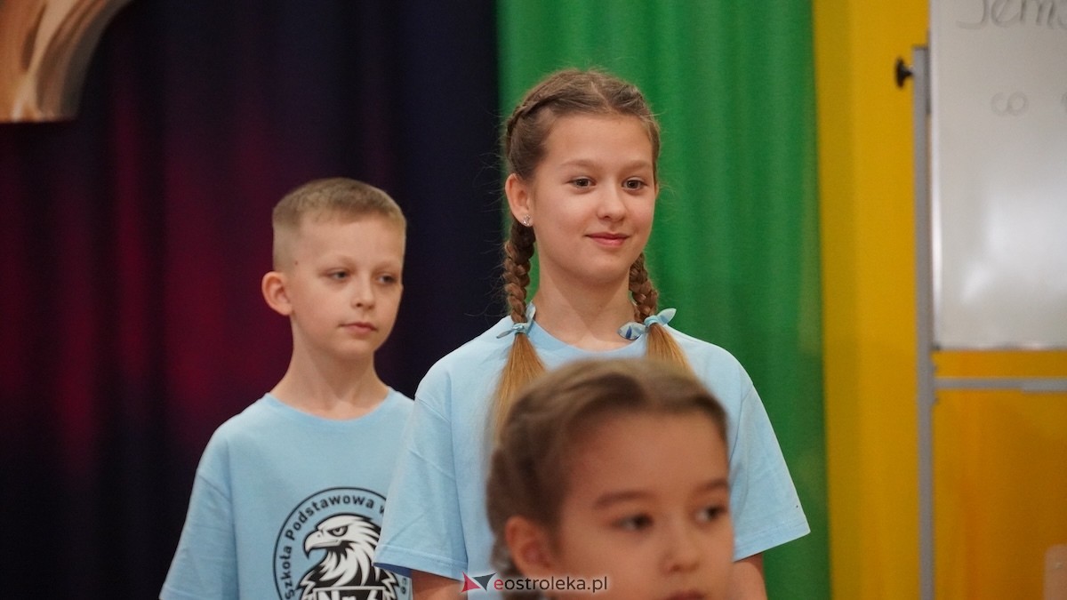 Uroczysty Dzień Patrona w SP nr 6. Święto Orła Białego i... wielka niespodzianka dla uczniów! [7.11.2025] - zdjęcie #60 - eOstroleka.pl