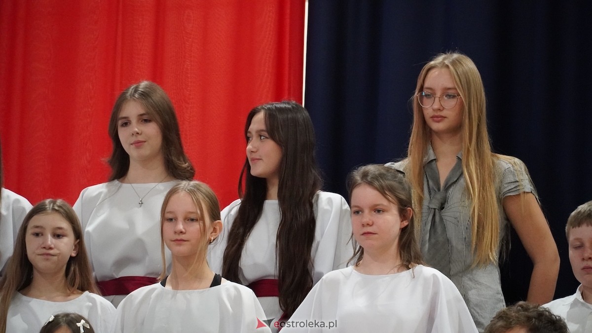 Uroczysty Dzień Patrona w SP nr 6. Święto Orła Białego i... wielka niespodzianka dla uczniów! [7.11.2025] - zdjęcie #30 - eOstroleka.pl