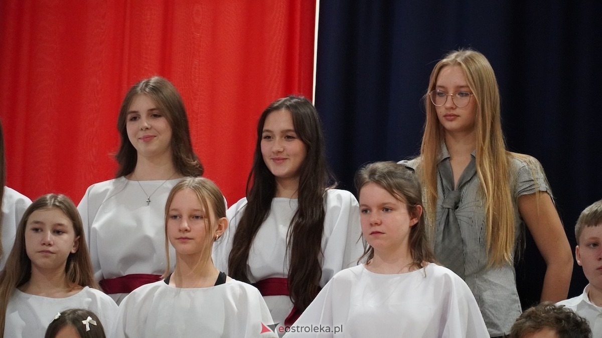 Uroczysty Dzień Patrona w SP nr 6. Święto Orła Białego i... wielka niespodzianka dla uczniów! [7.11.2025] - zdjęcie #29 - eOstroleka.pl