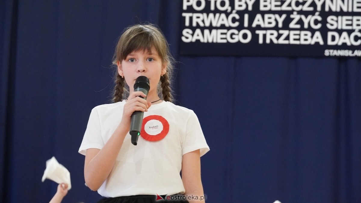 Uroczysty Dzień Patrona w SP nr 6. Święto Orła Białego i... wielka niespodzianka dla uczniów! [7.11.2025] - zdjęcie #19 - eOstroleka.pl