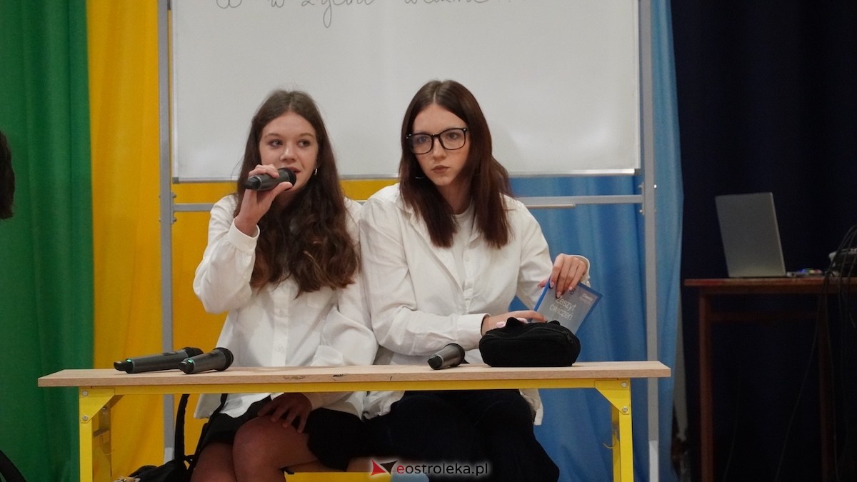 Uroczysty Dzień Patrona w SP nr 6. Święto Orła Białego i... wielka niespodzianka dla uczniów! [7.11.2025] - zdjęcie #1 - eOstroleka.pl