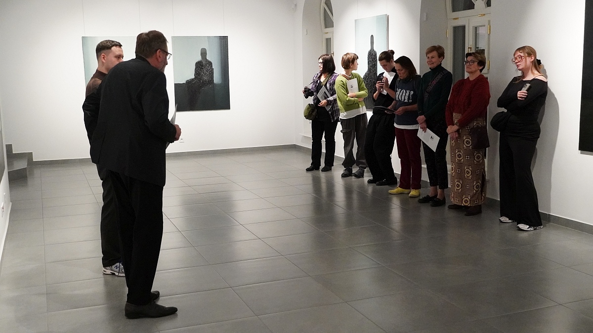 Wystawa Oczekujący Arkadiusza Glegoły w Galerii Ostrołęka [06.11.2025] - zdjęcie #6 - eOstroleka.pl