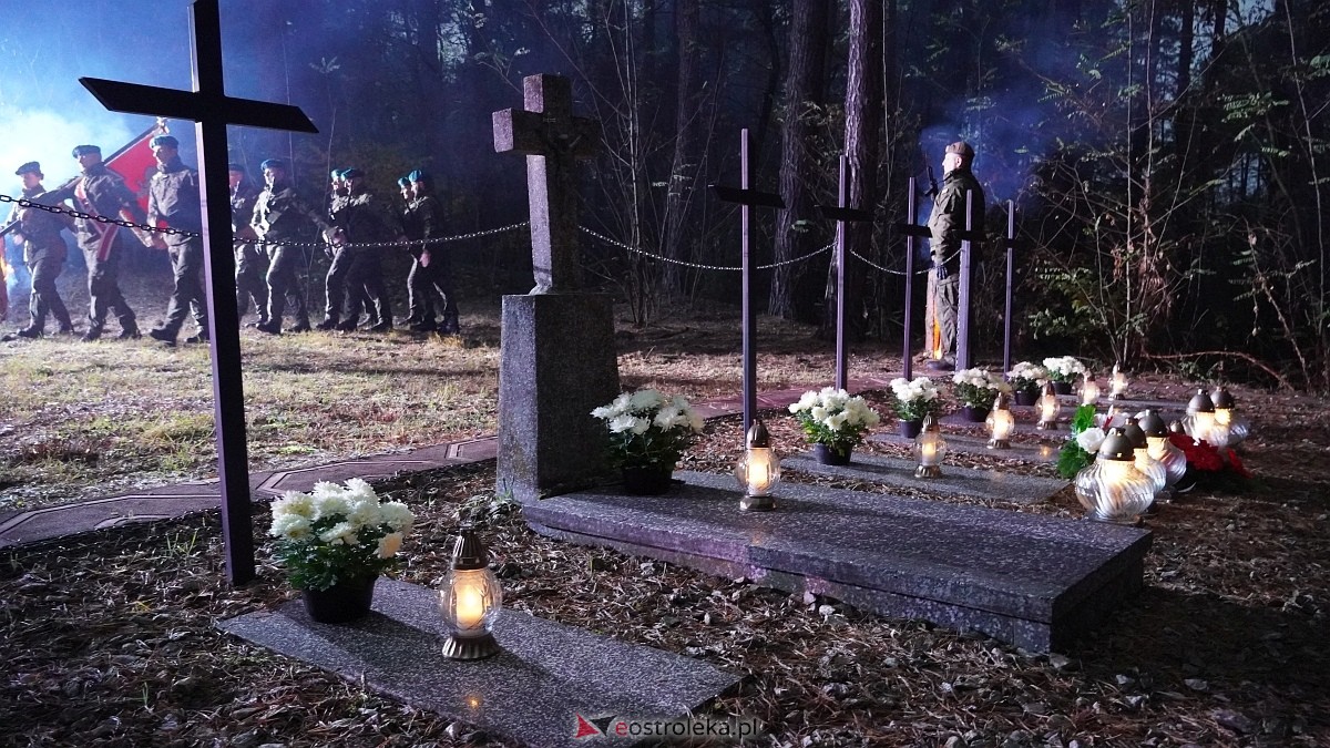 Uroczystość Za Obrońców Ojczyzny w Kamiance [08.11.2025] - zdjęcie #54 - eOstroleka.pl