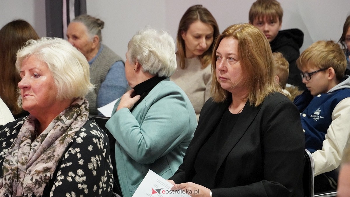 Uroczystość Za Obrońców Ojczyzny w Kamiance [08.11.2025] - zdjęcie #35 - eOstroleka.pl