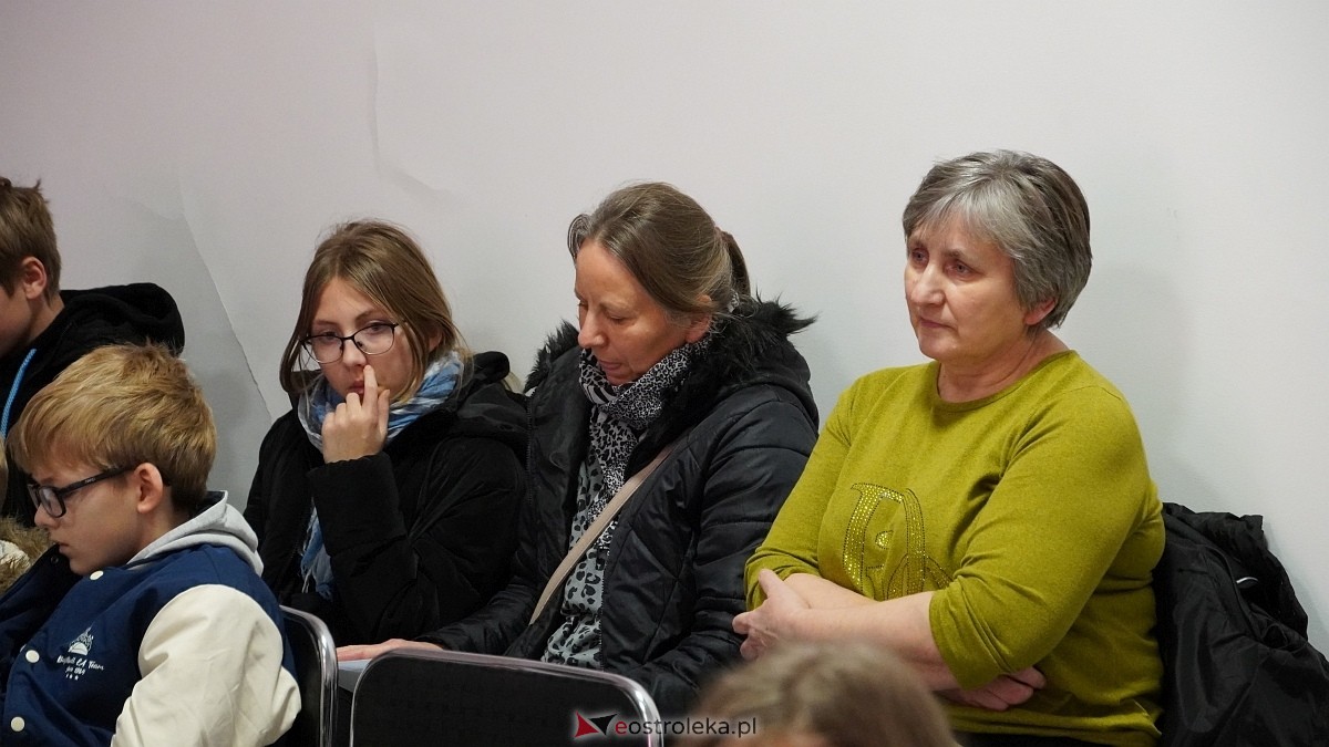 Uroczystość Za Obrońców Ojczyzny w Kamiance [08.11.2025] - zdjęcie #34 - eOstroleka.pl
