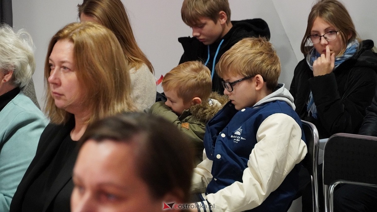 Uroczystość Za Obrońców Ojczyzny w Kamiance [08.11.2025] - zdjęcie #33 - eOstroleka.pl