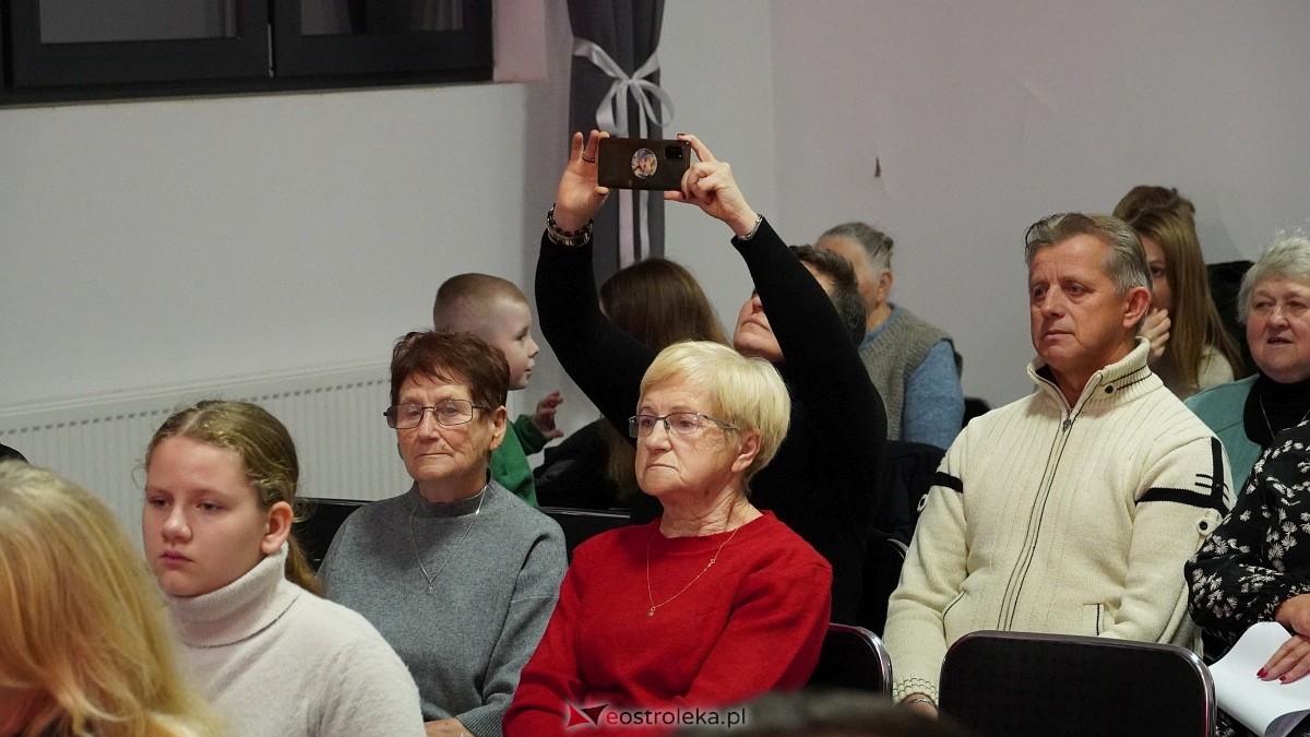 Uroczystość Za Obrońców Ojczyzny w Kamiance [08.11.2025] - zdjęcie #27 - eOstroleka.pl