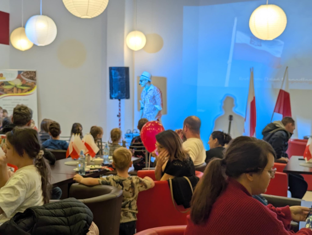 Rodzinny Dzień Niepodległości w Morskiej Krainie [9.11.2025] - zdjęcie #120 - eOstroleka.pl