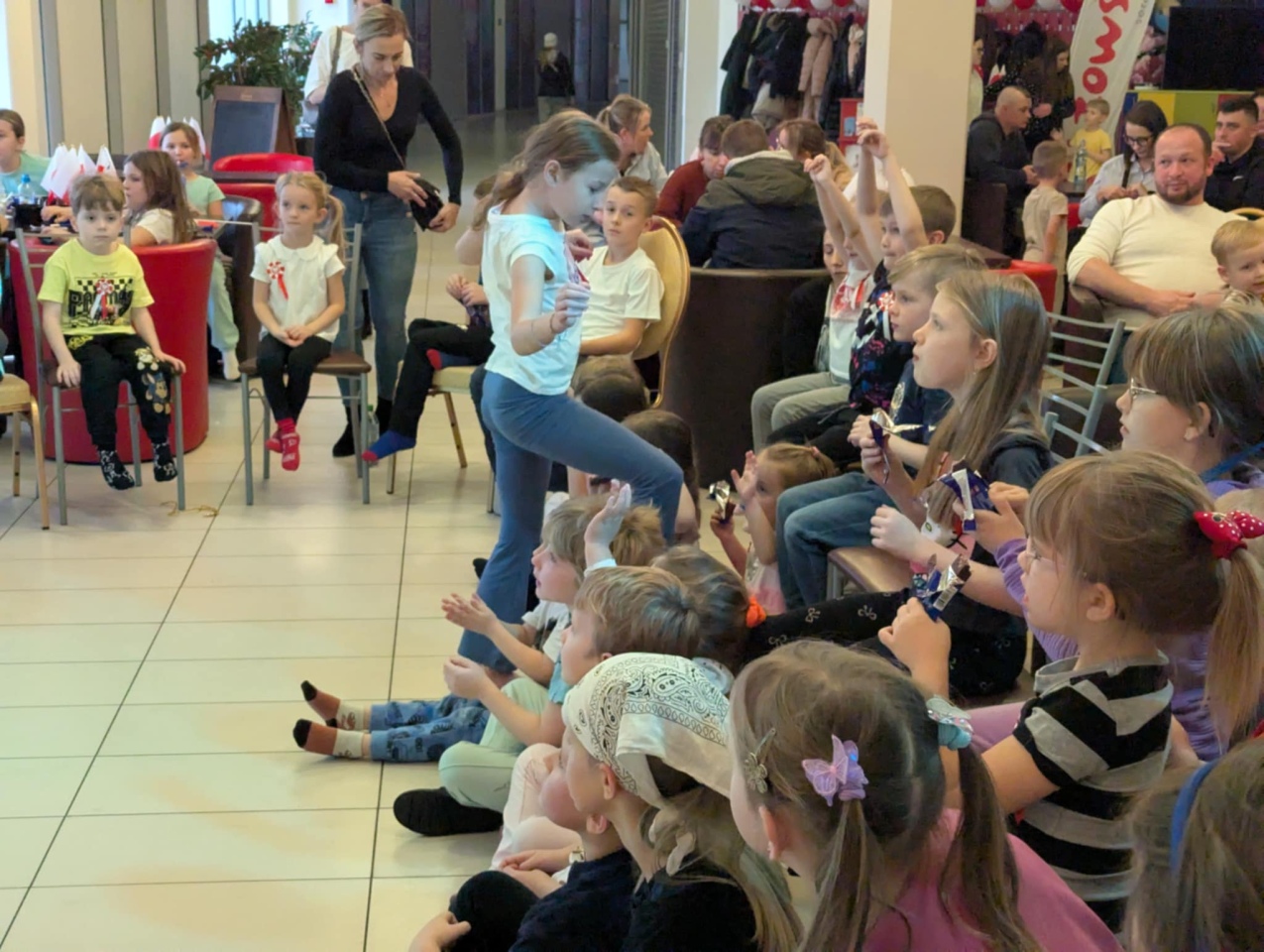 Rodzinny Dzień Niepodległości w Morskiej Krainie [9.11.2025] - zdjęcie #105 - eOstroleka.pl