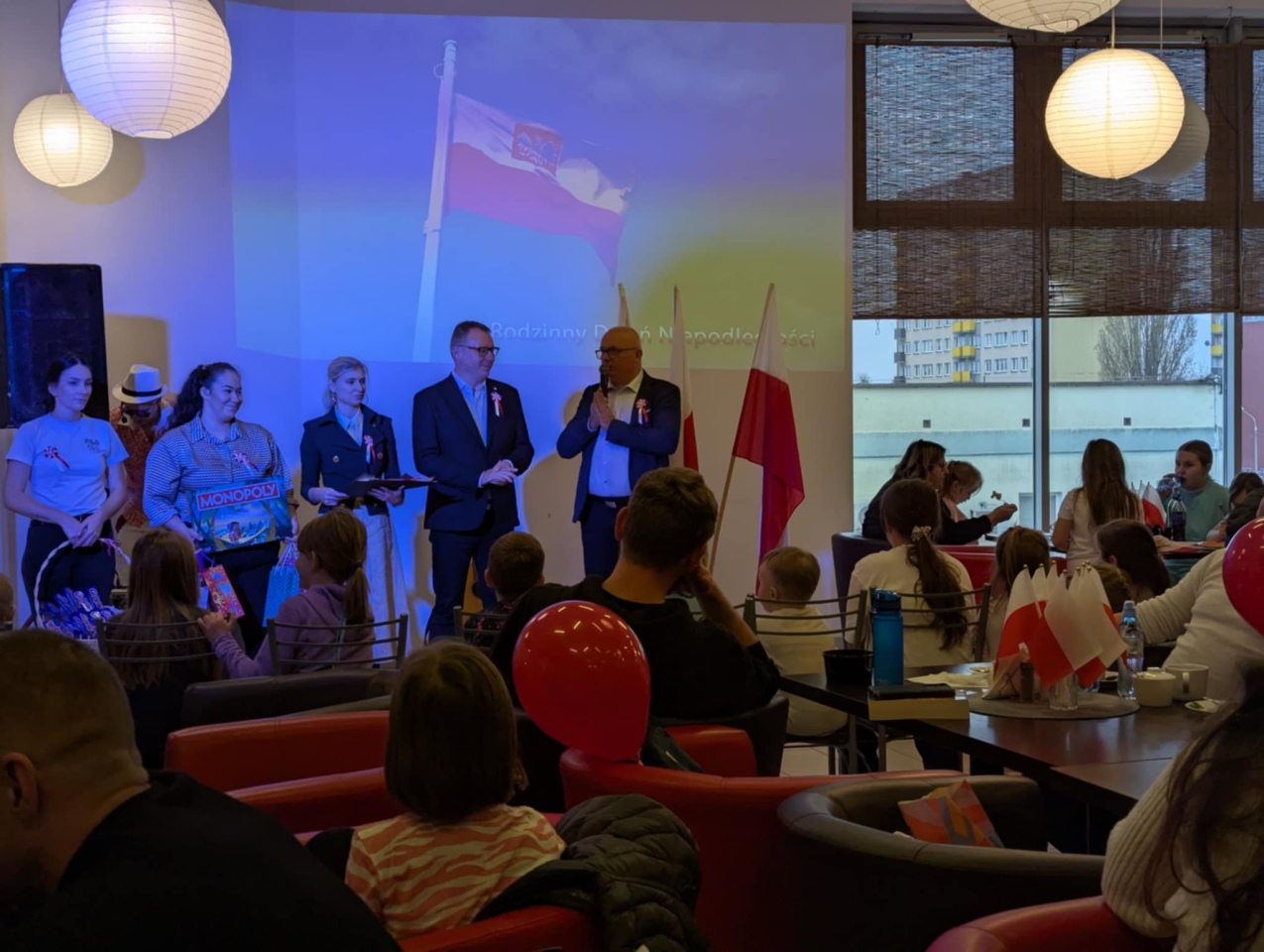 Rodzinny Dzień Niepodległości w Morskiej Krainie [9.11.2025] - zdjęcie #97 - eOstroleka.pl