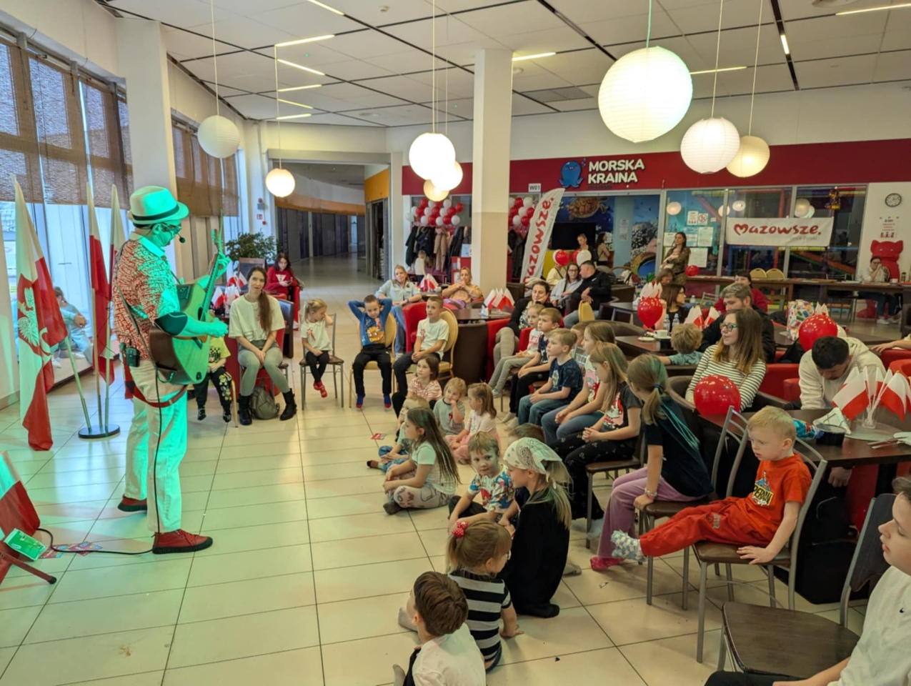 Rodzinny Dzień Niepodległości w Morskiej Krainie [9.11.2025] - zdjęcie #95 - eOstroleka.pl