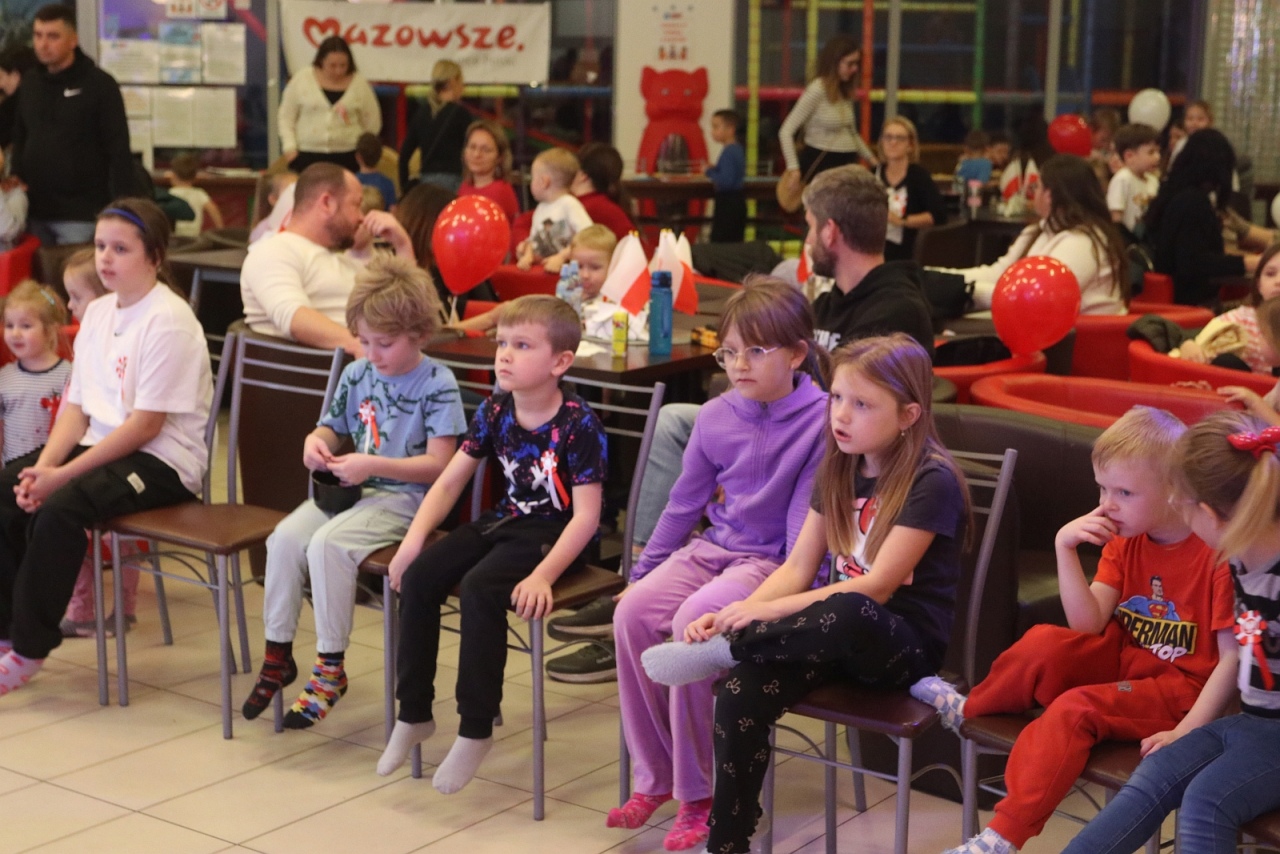 Rodzinny Dzień Niepodległości w Morskiej Krainie [9.11.2025] - zdjęcie #92 - eOstroleka.pl